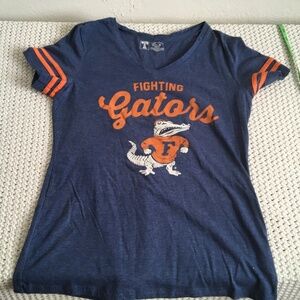 FLORIDA GATORS V NECK WOMAN'S TSHIRT SIZE MEDIUM